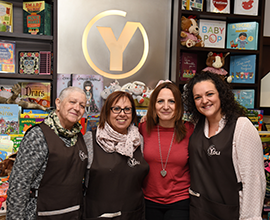 Equipo de la Llibreria Yoli:Las cuatro compañeras y Yolanda