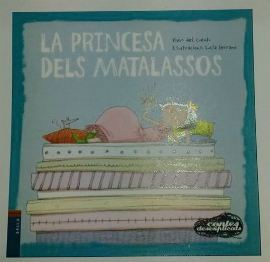 Representación teatral del libro: La princesa dels matalassos, colaboración Llibreria Yoli
